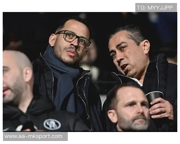 斯特拉斯堡主帅被切尔西挖走球迷愤怒表达不满情绪